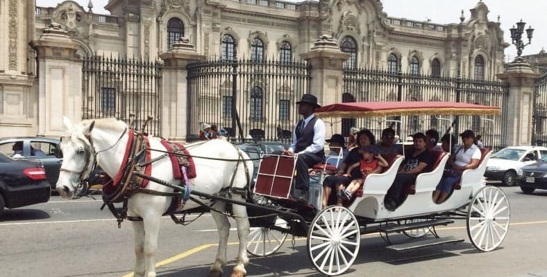 Tour con caballos en el centro de Lima